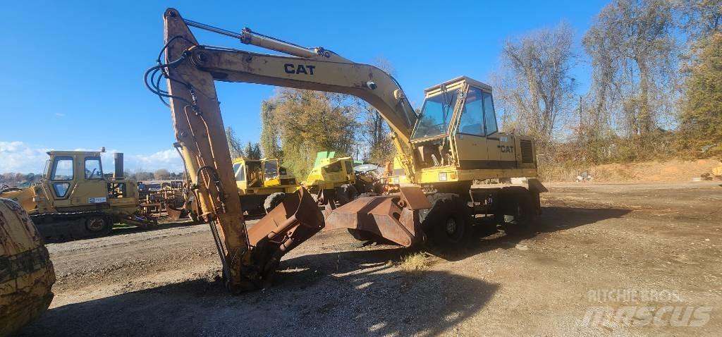 CAT 212 Gravemaskiner på hjul