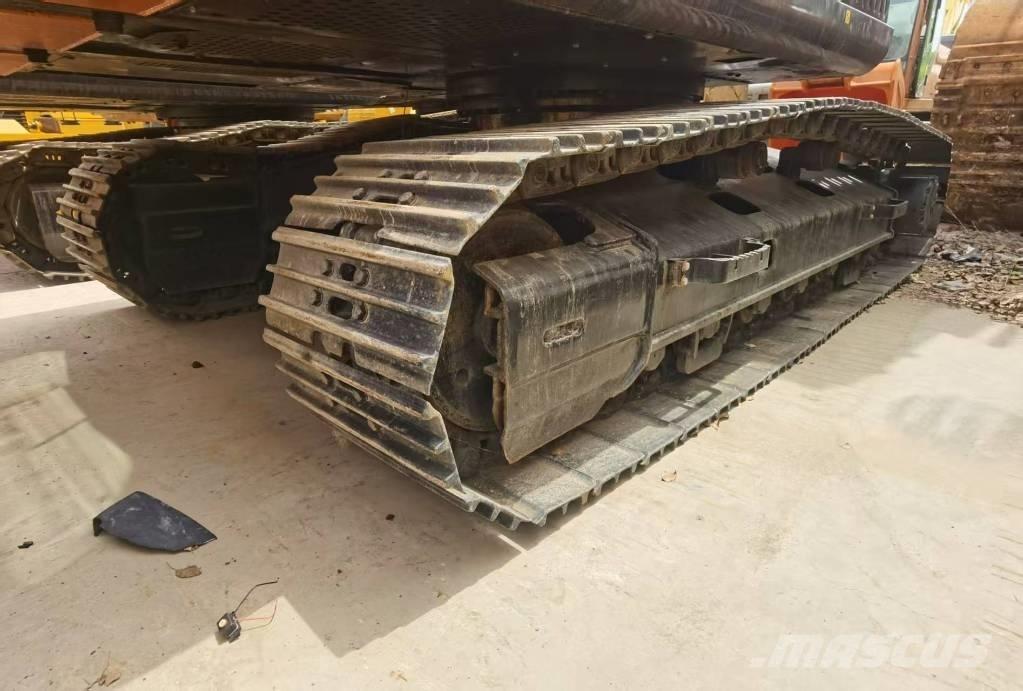 Hitachi ZX 210 Gravemaskiner på larvebånd