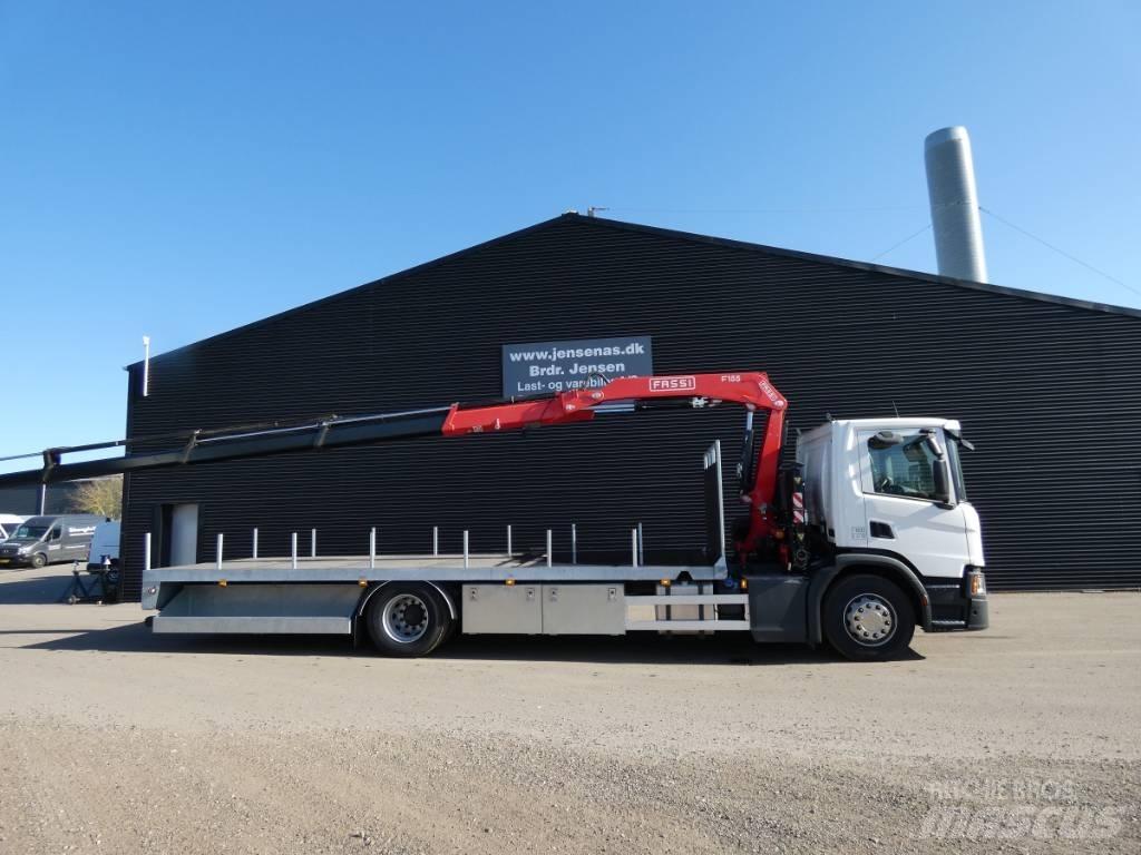 Scania P 220 Lastbil med kran