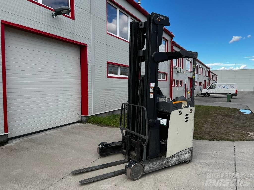 Crown ESR 5000 Reachtruck