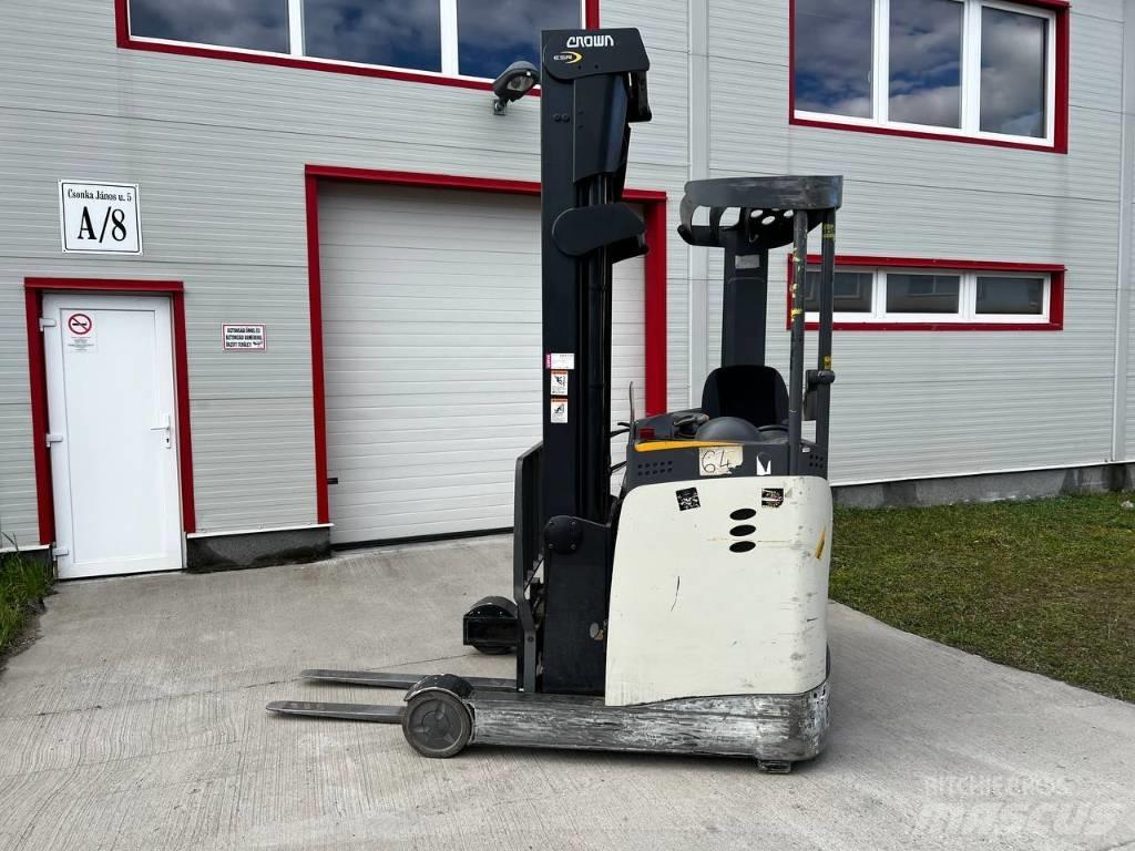 Crown ESR 5000 Reachtruck