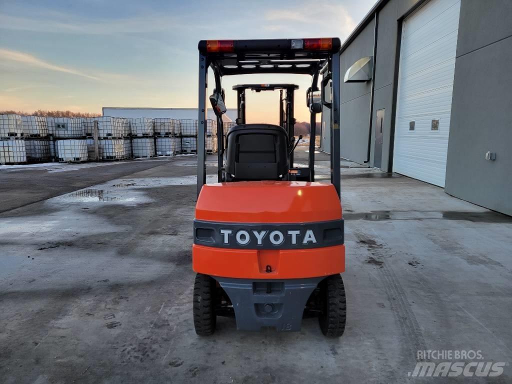 Toyota 8FB25 El gaffeltrucks