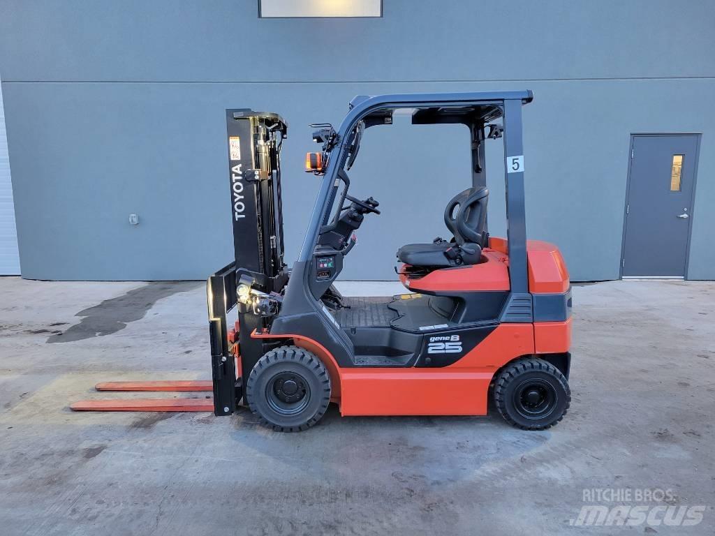 Toyota 8FB25 El gaffeltrucks