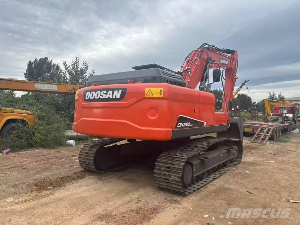Doosan DX 225 Gravemaskiner på larvebånd