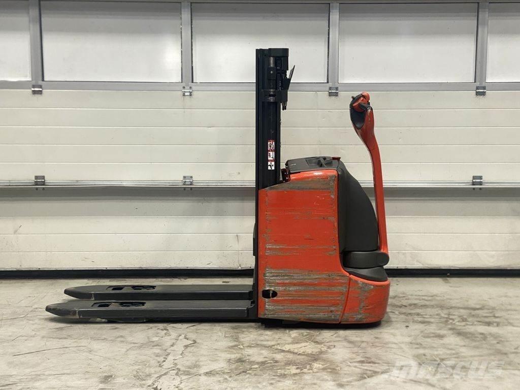 Linde L12 I Gaffelstabler med gående fører
