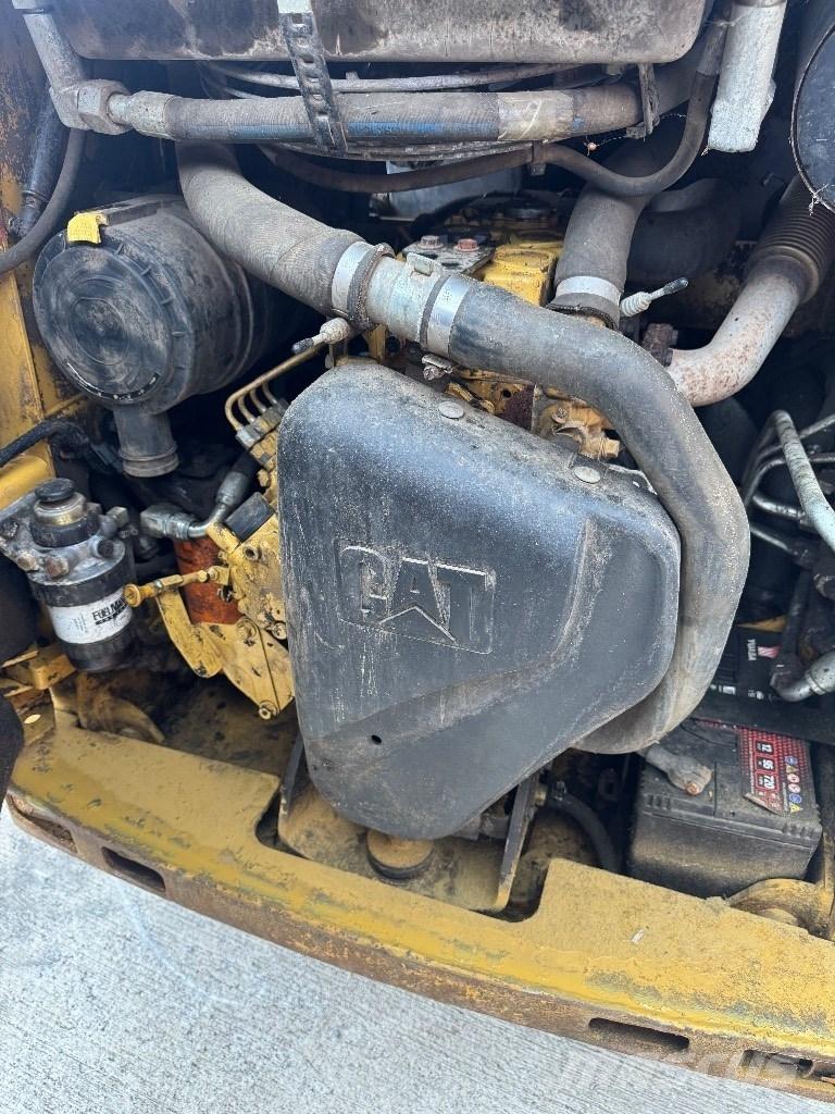 CAT 216 B 3 Minilæsser - skridstyret