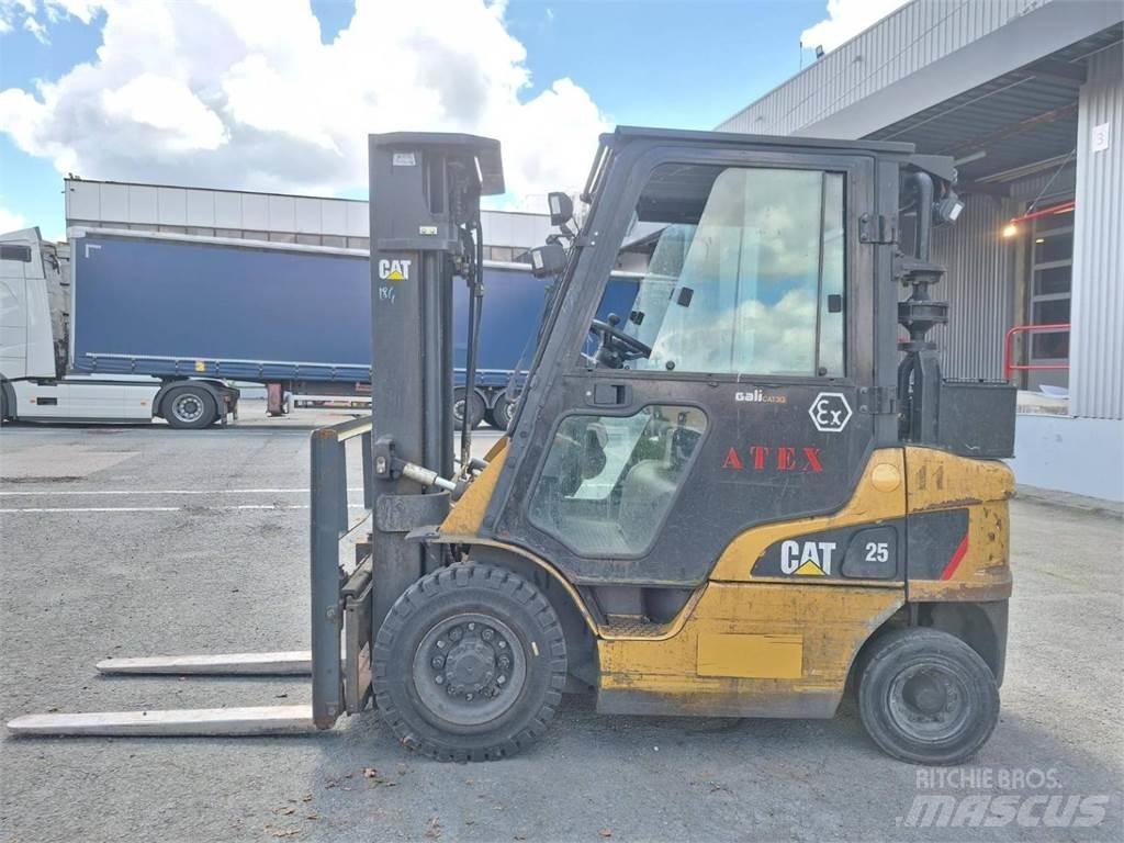 CAT DP25NT Gaffeltrucks - andre