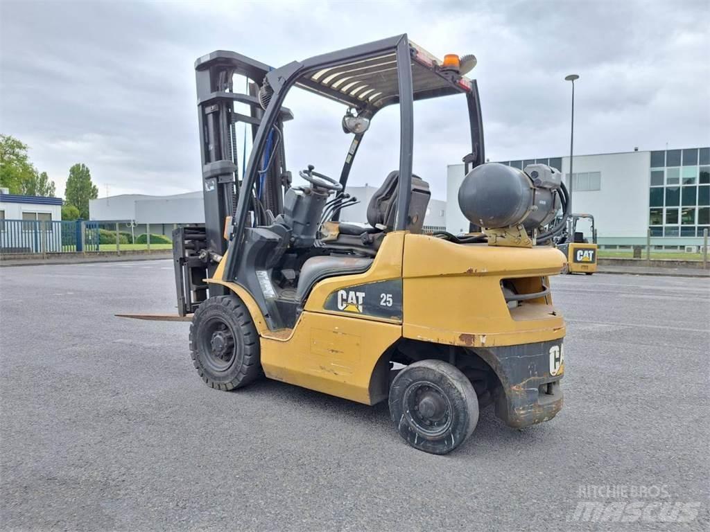 CAT GP25N Gaffeltrucks - andre