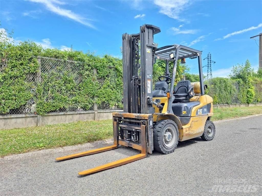 CAT GP25NTD Gaffeltrucks - andre