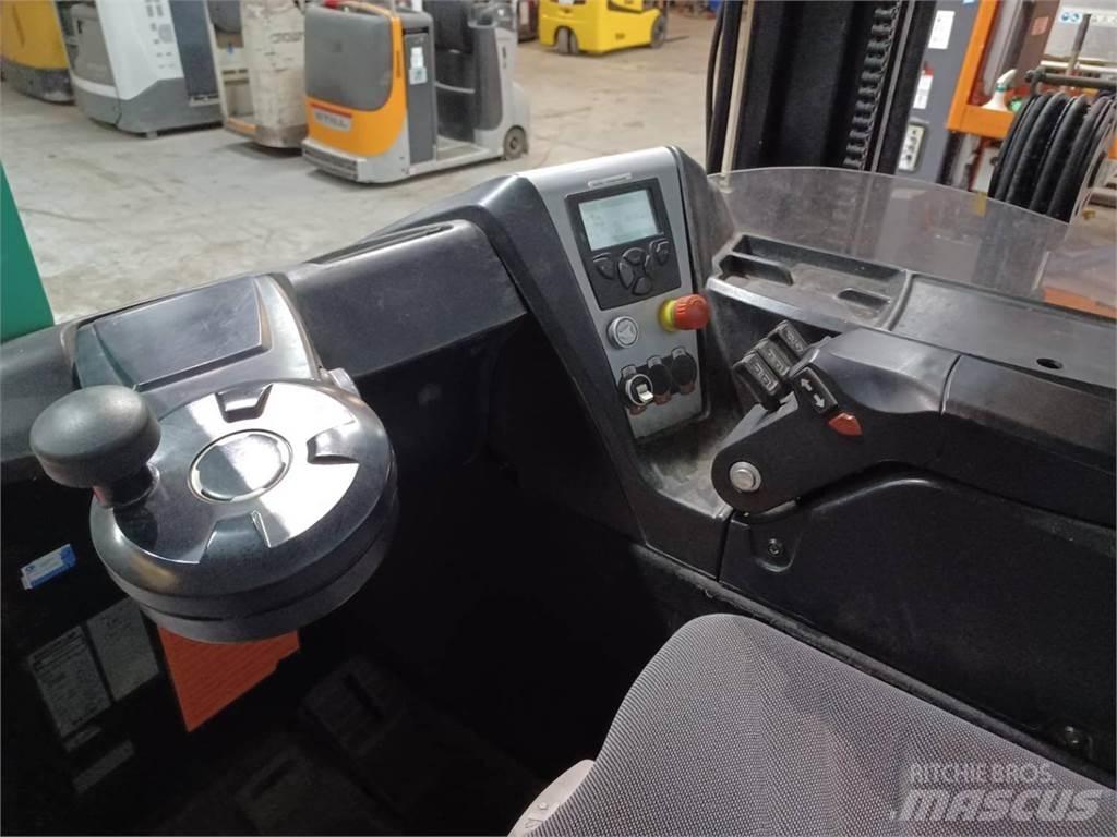 CAT NR16N Reachtruck