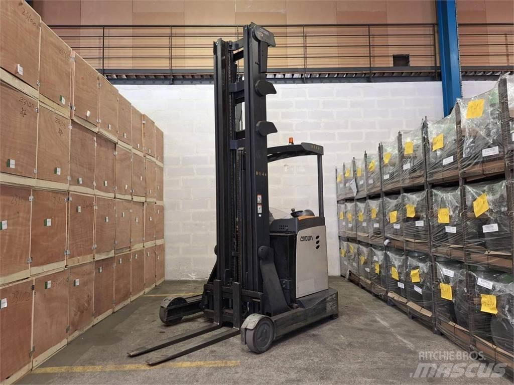 Crown ESR 5260 Reachtruck