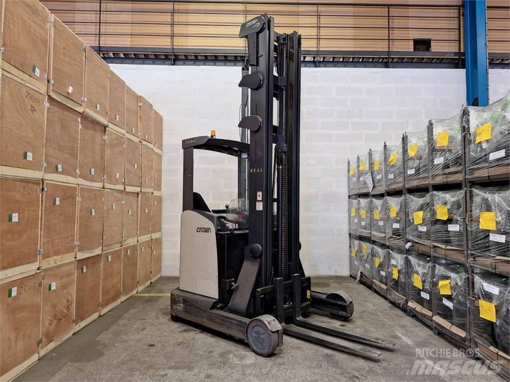 Crown ESR 5260 Reachtruck