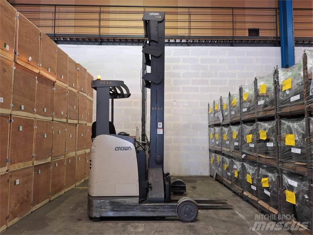 Crown ESR 5260 Reachtruck