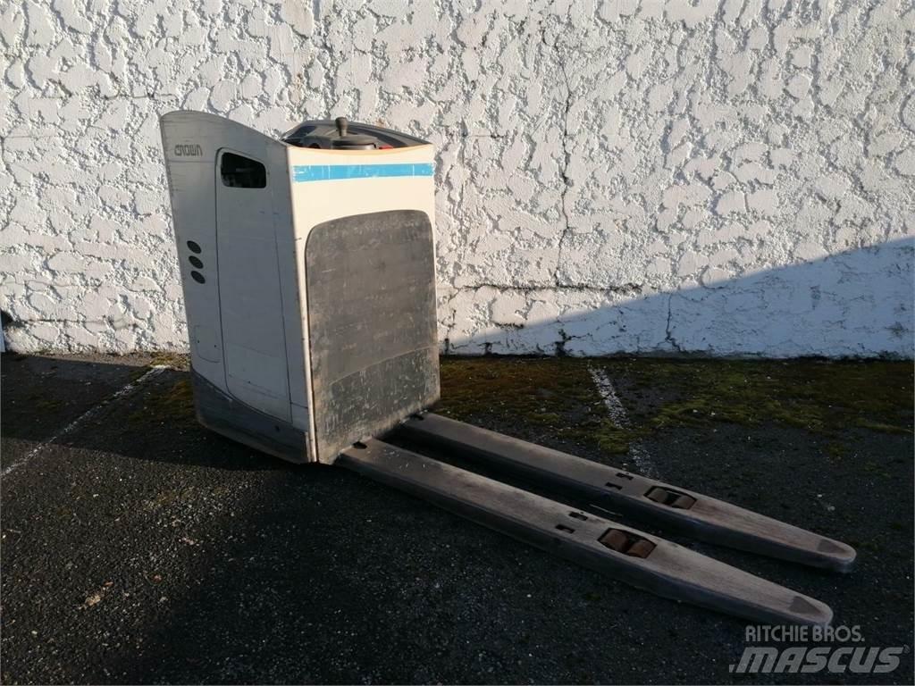 Crown RT4000 Selvkørende stablere