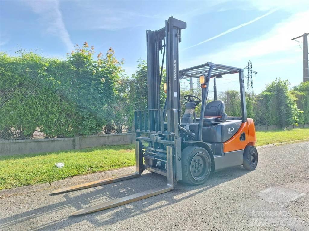 Doosan D30S 5 Gaffeltrucks - andre