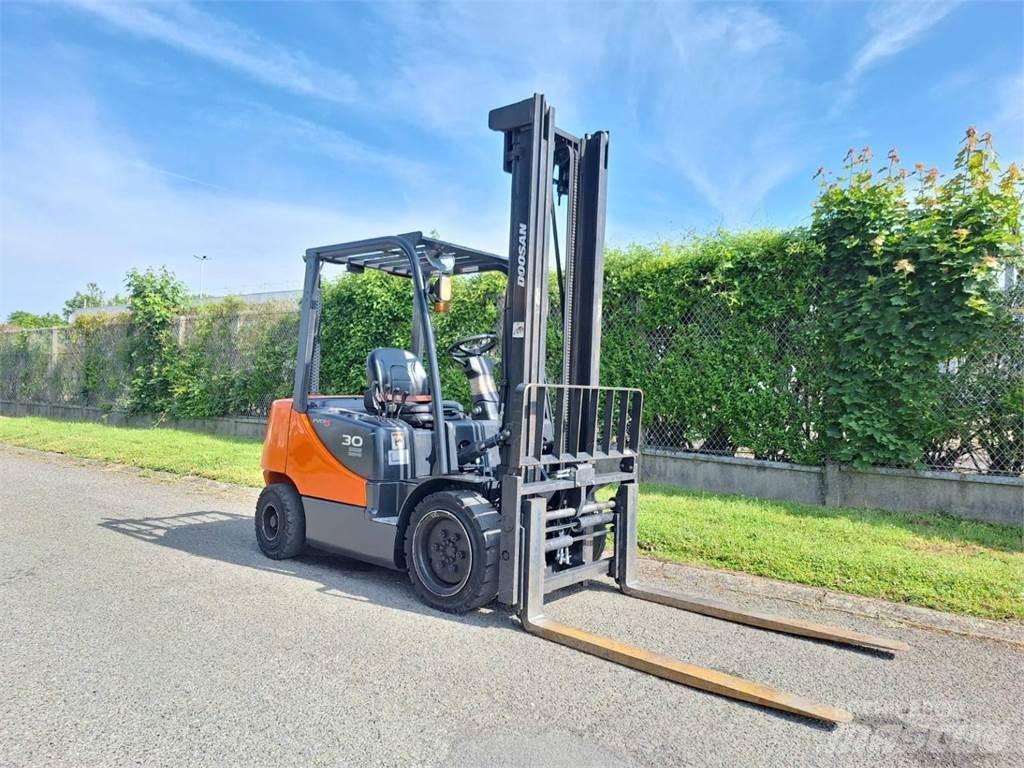 Doosan D30S 5 Gaffeltrucks - andre