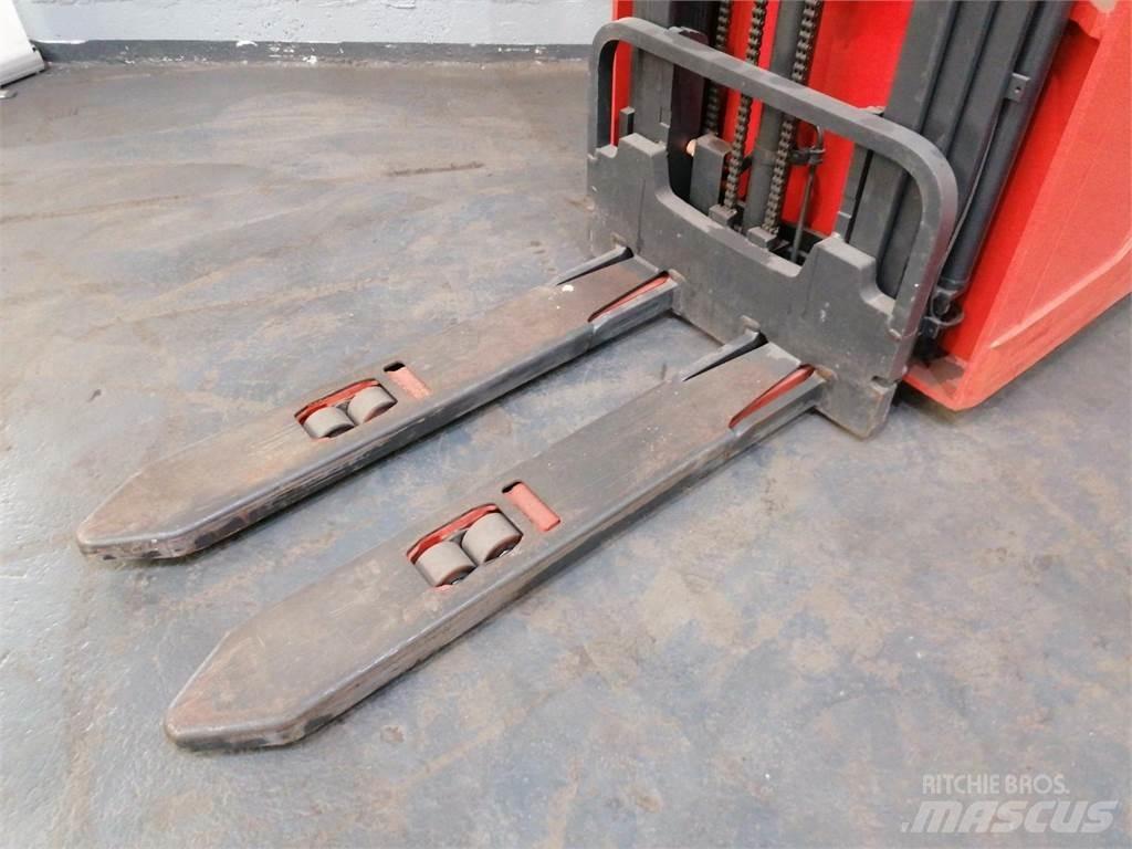 Fenwick L12 Selvkørende stablere