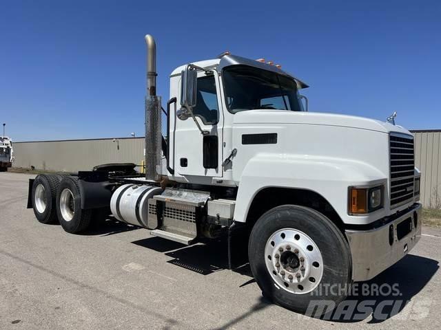 Mack PINNACLE Andre