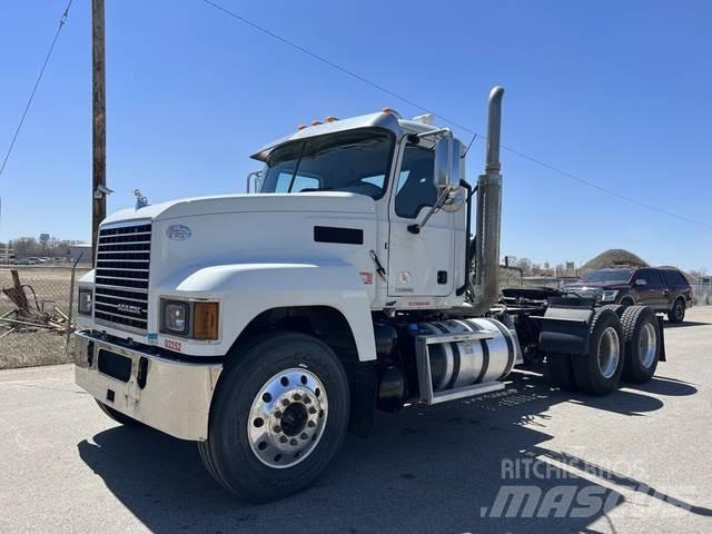 Mack PINNACLE Andre