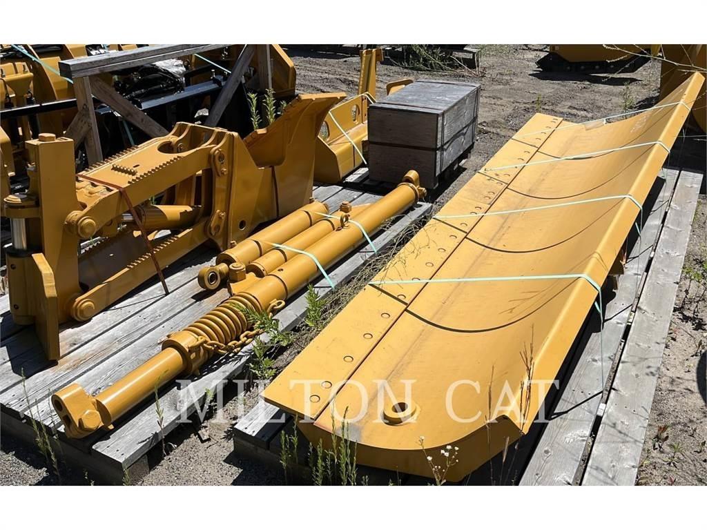 CAT 140 MASTLESS WING Sneslynger