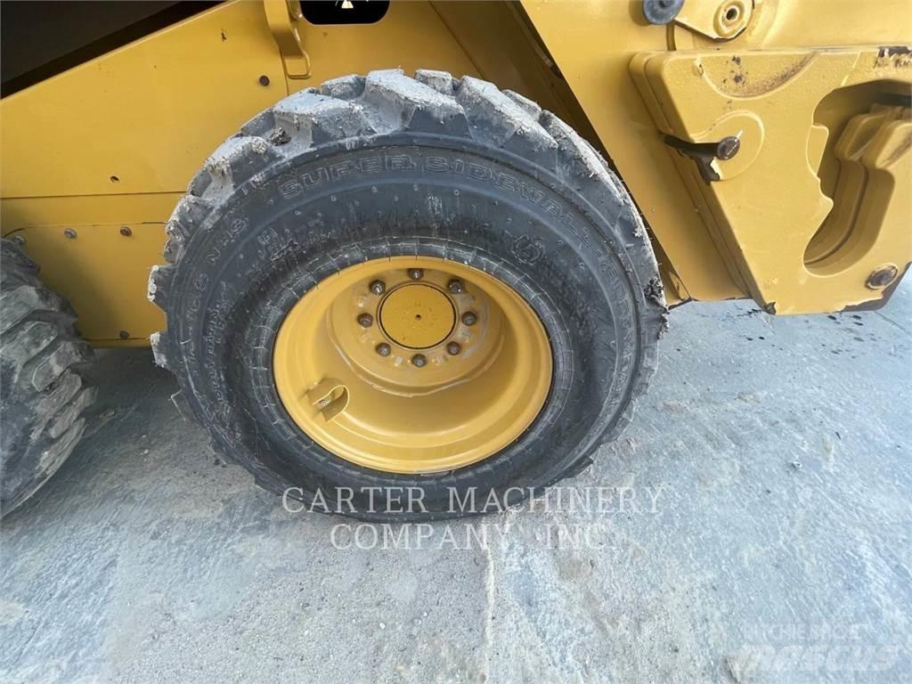 CAT 236D3 Minilæsser - skridstyret