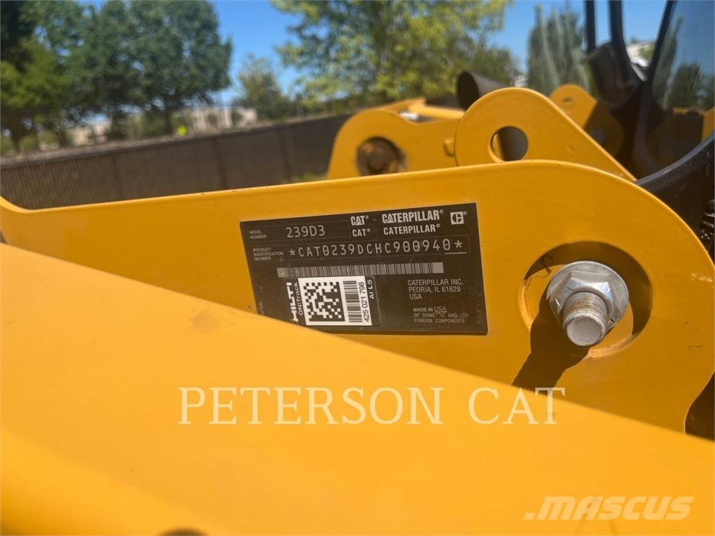 CAT 239D3 Minilæsser - skridstyret