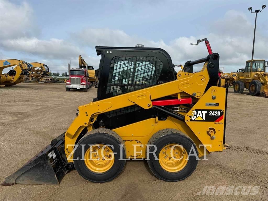 CAT 242D Minilæsser - skridstyret