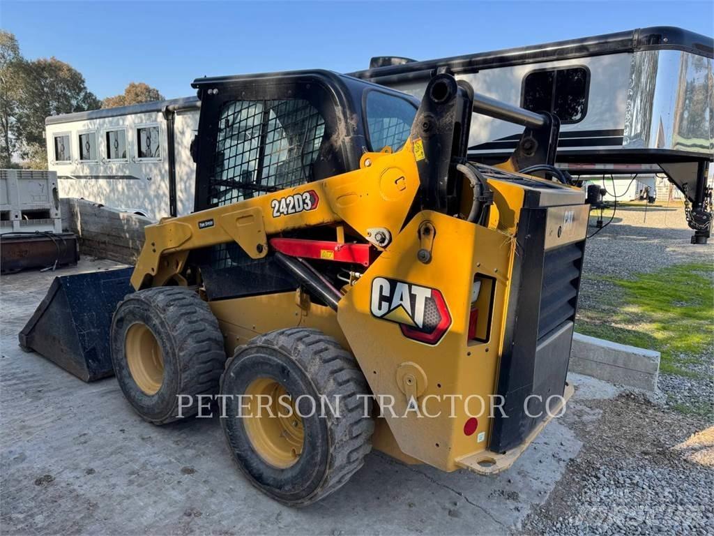 CAT 242D3 Minilæsser - skridstyret