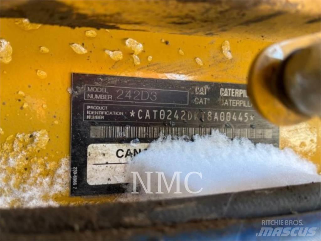 CAT 242D3 Minilæsser - skridstyret