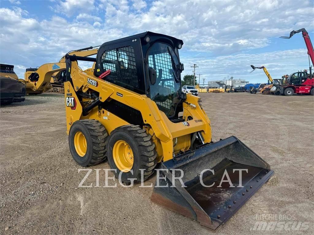 CAT 242D3 Minilæsser - skridstyret