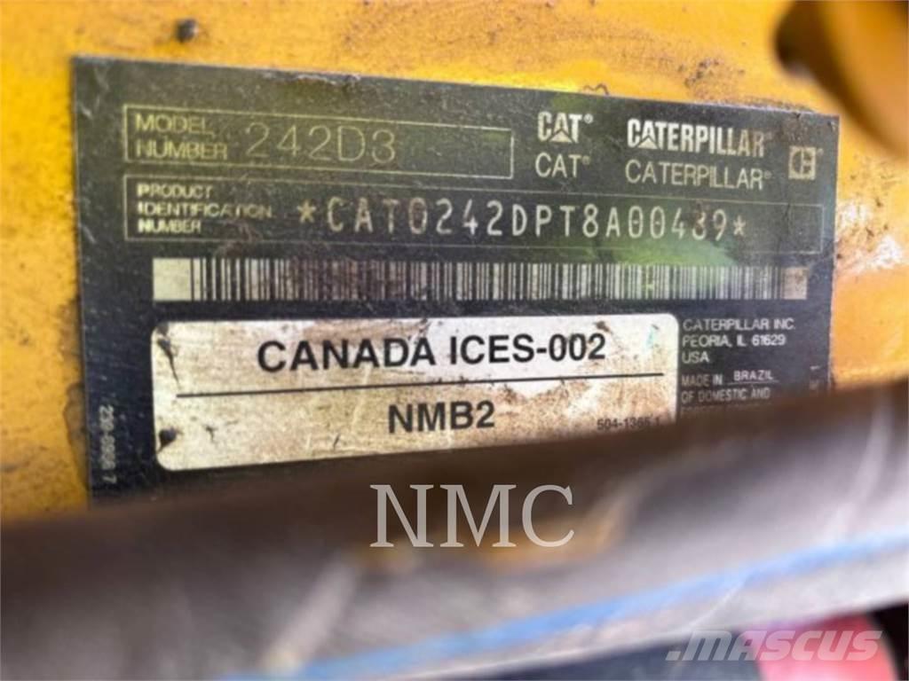 CAT 242D3 Minilæsser - skridstyret