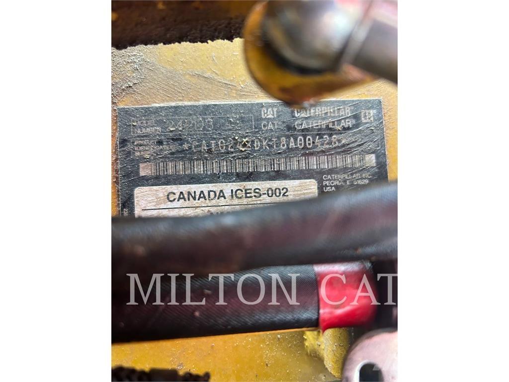 CAT 242D3 Minilæsser - skridstyret