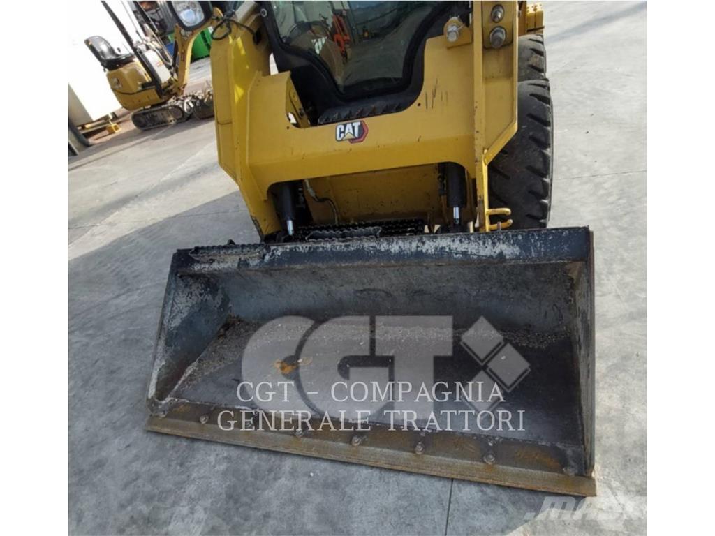 CAT 242D3 Minilæsser - skridstyret