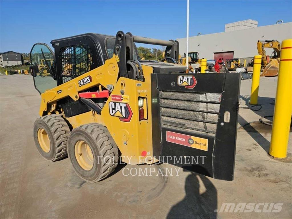 CAT 242D3STD2C Minilæsser - skridstyret