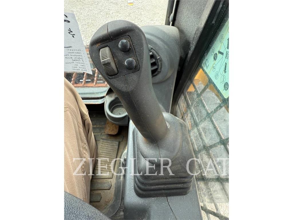 CAT 262D3 Minilæsser - skridstyret