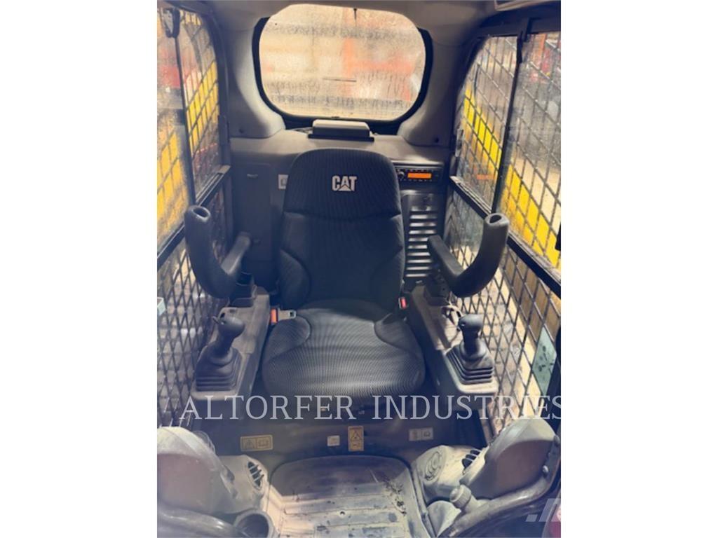 CAT 262D3 Minilæsser - skridstyret