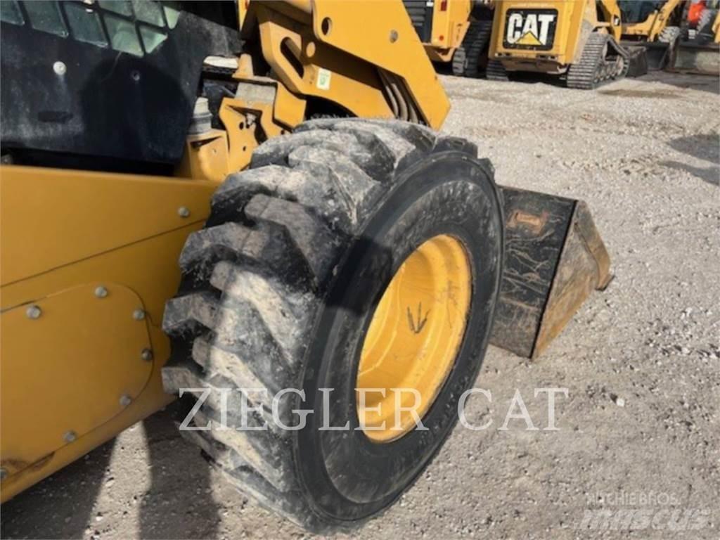CAT 272D2 Minilæsser - skridstyret