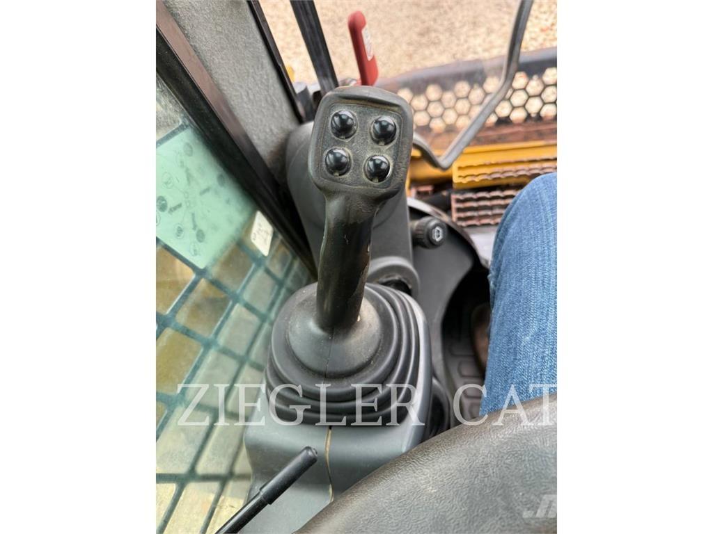 CAT 272D2 Minilæsser - skridstyret