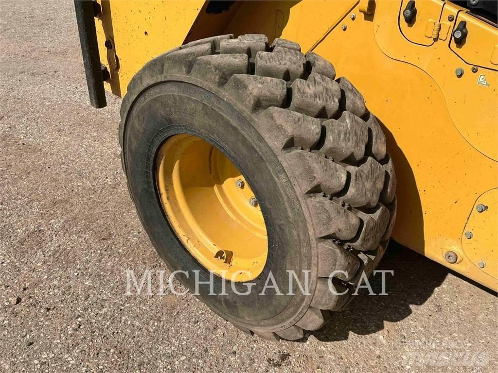 CAT 272D2XHP AQ Minilæsser - skridstyret