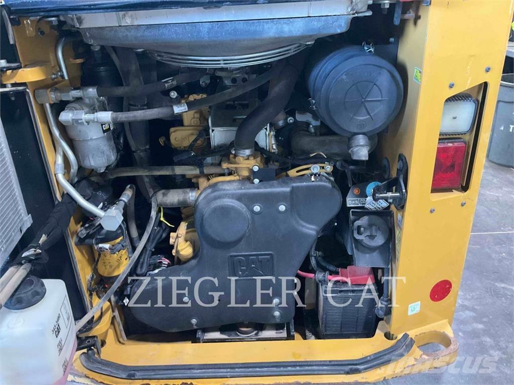 CAT 272D3 Minilæsser - skridstyret