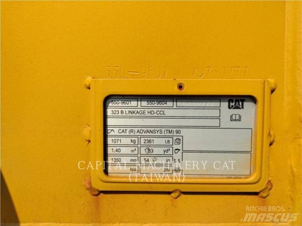 CAT 323 Skovle