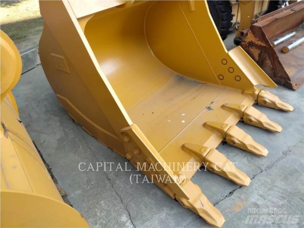 CAT 323 Skovle