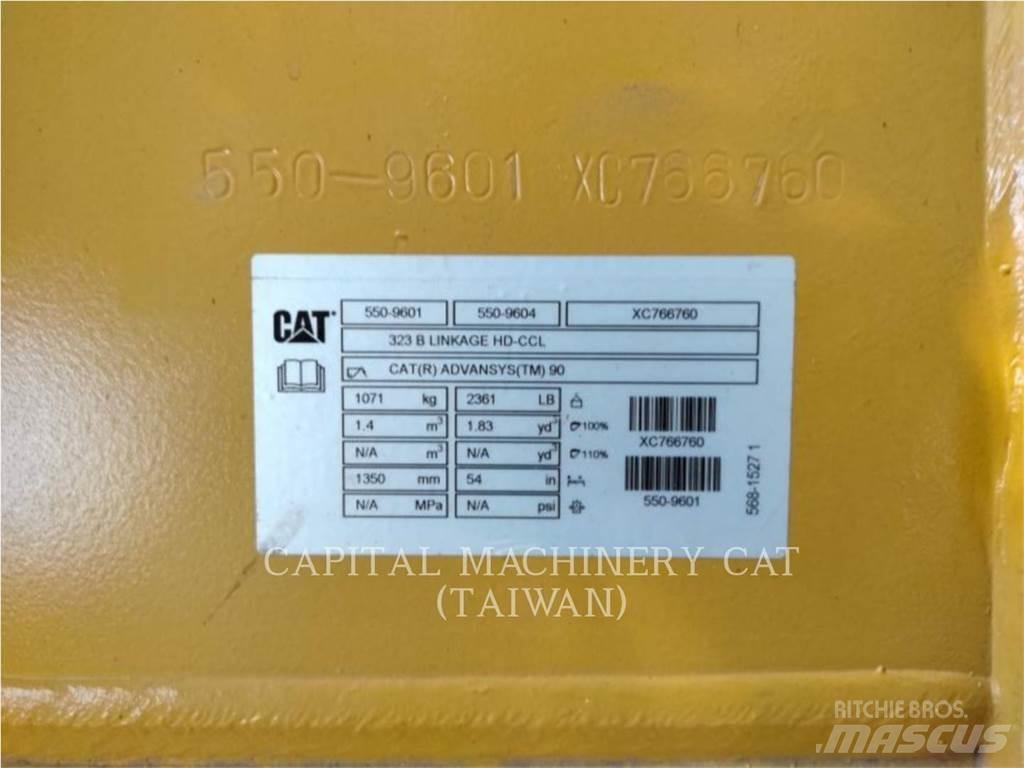 CAT 323 Skovle