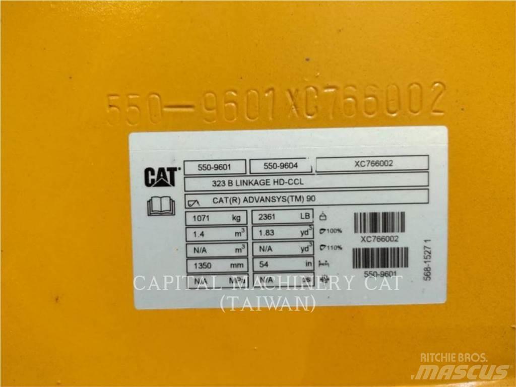 CAT 323 Skovle