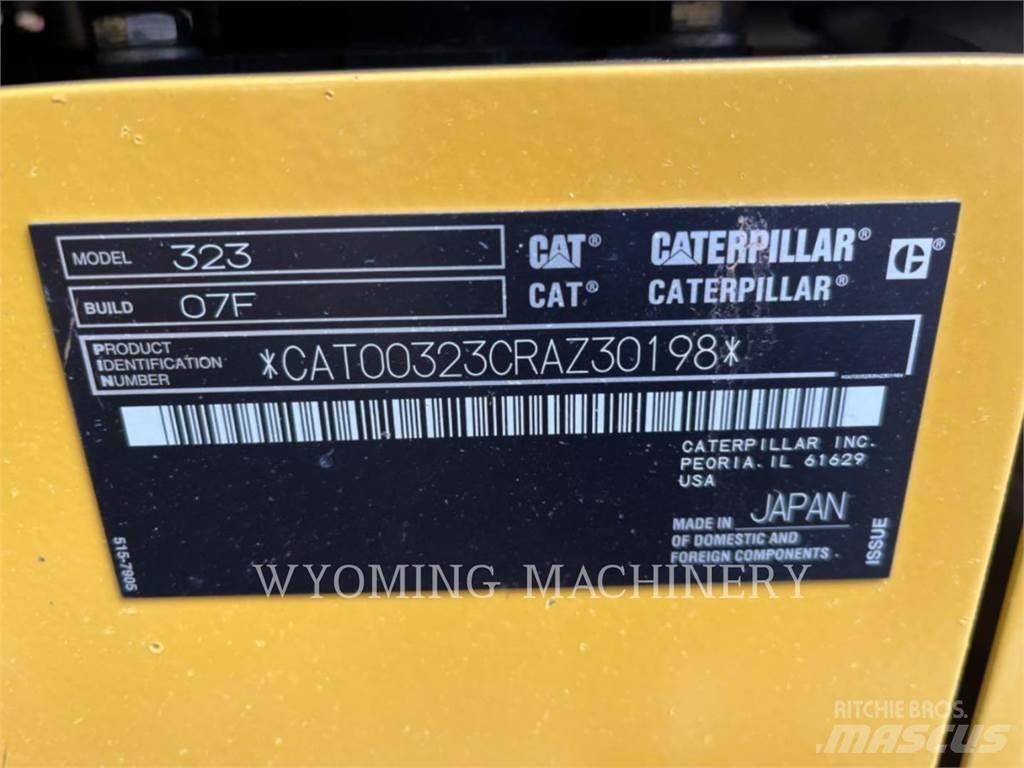 CAT 323 Gravemaskiner på larvebånd
