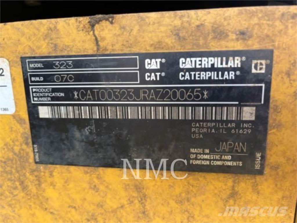 CAT 323 Gravemaskiner på larvebånd
