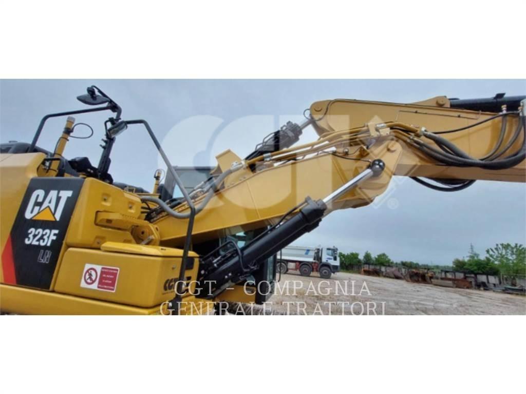 CAT 323F Gravemaskiner på larvebånd