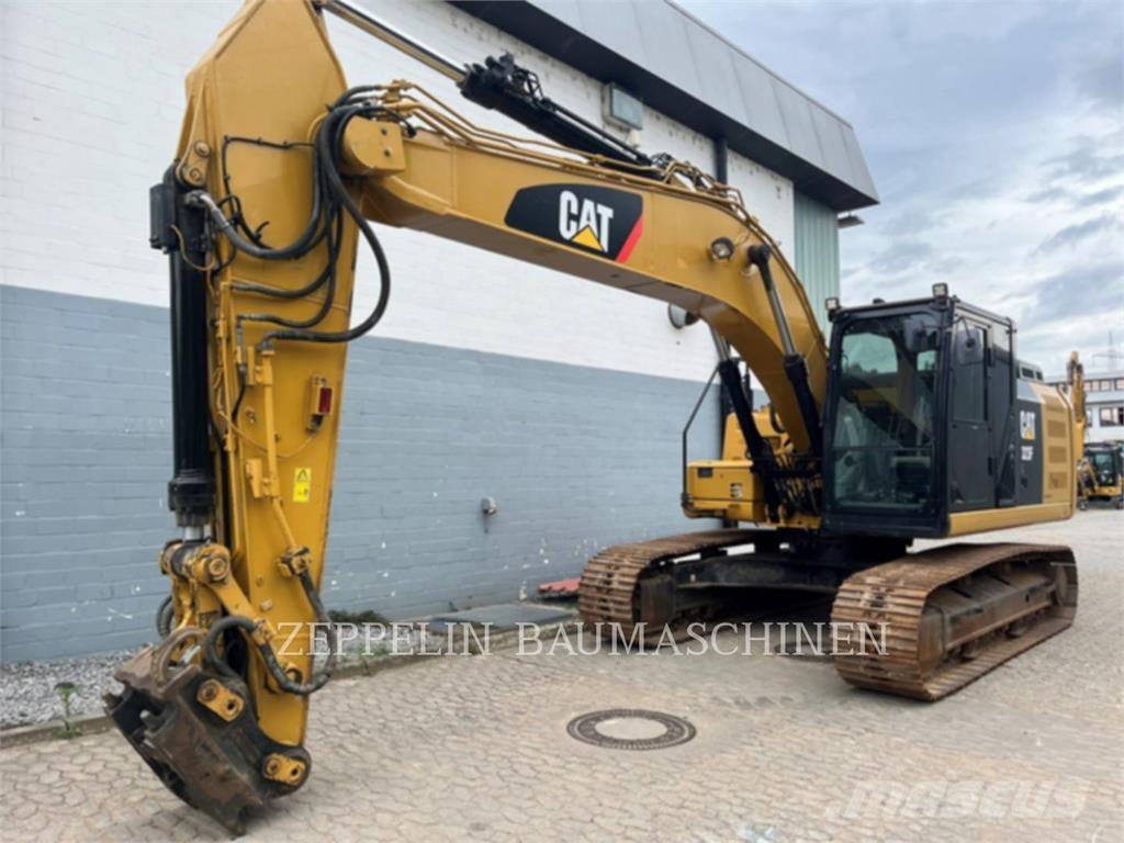 CAT 323FL Gravemaskiner på larvebånd