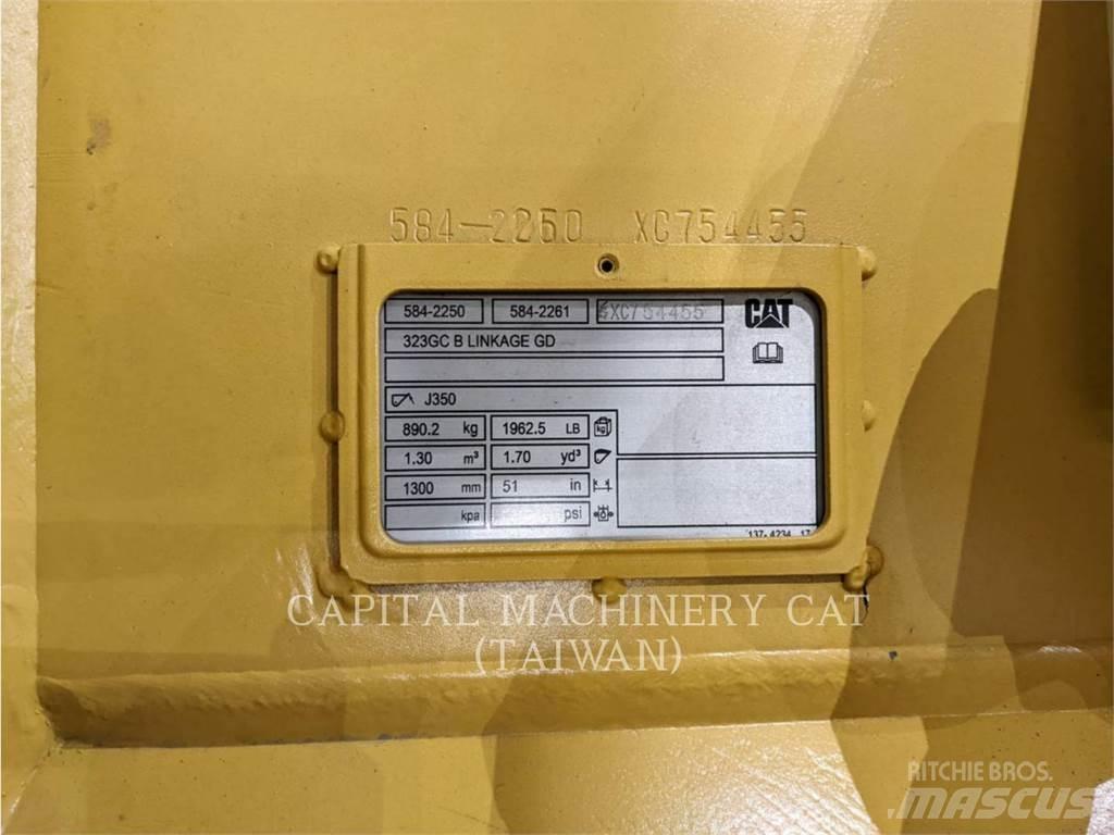 CAT 323GC Skovle