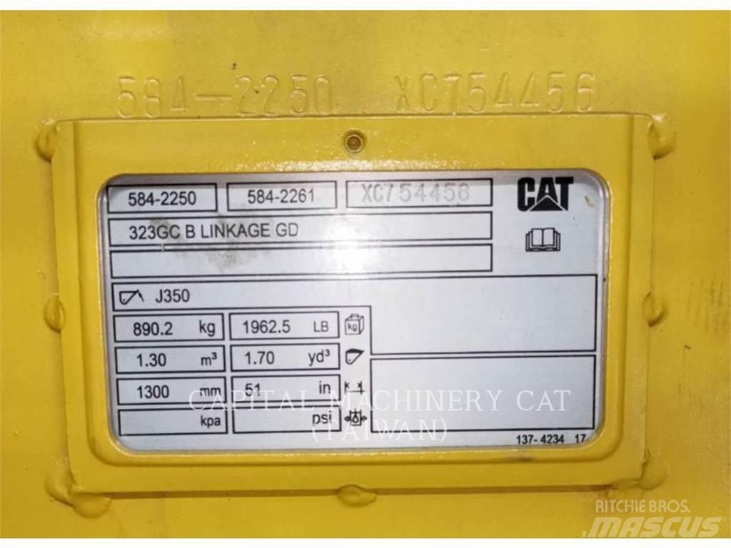 CAT 323GC Skovle